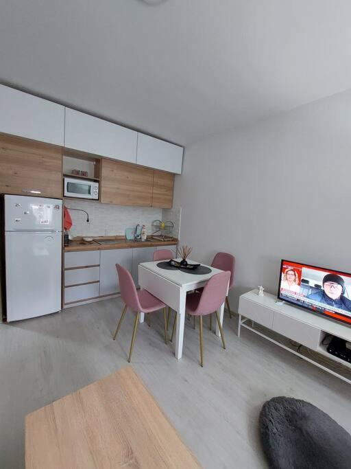 City Center Chic, Urban Apartment Скопье Экстерьер фото
