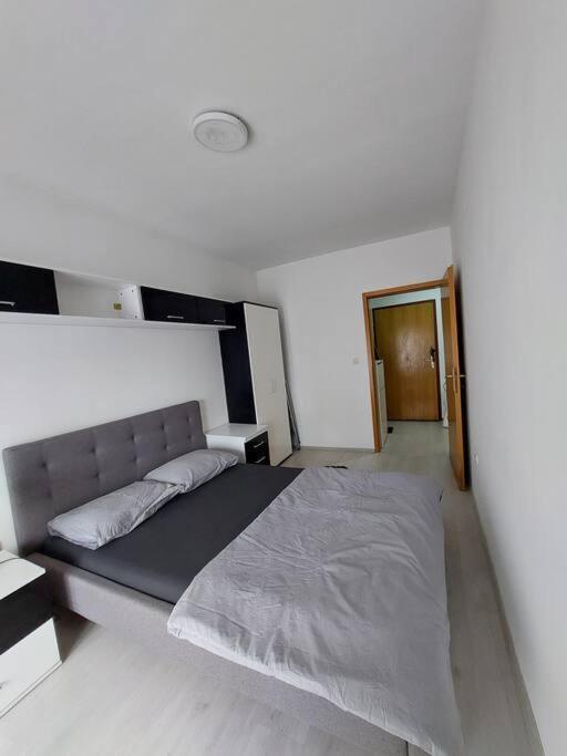 City Center Chic, Urban Apartment Скопье Экстерьер фото