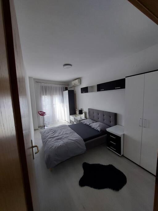 City Center Chic, Urban Apartment Скопье Экстерьер фото